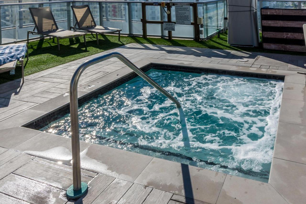 The Ultimate Resort - Beachfront 2 Bedroom Apartment With Direct Ocean View, Rooftop Pool, Hot Tub And Gym Голлівуд Екстер'єр фото